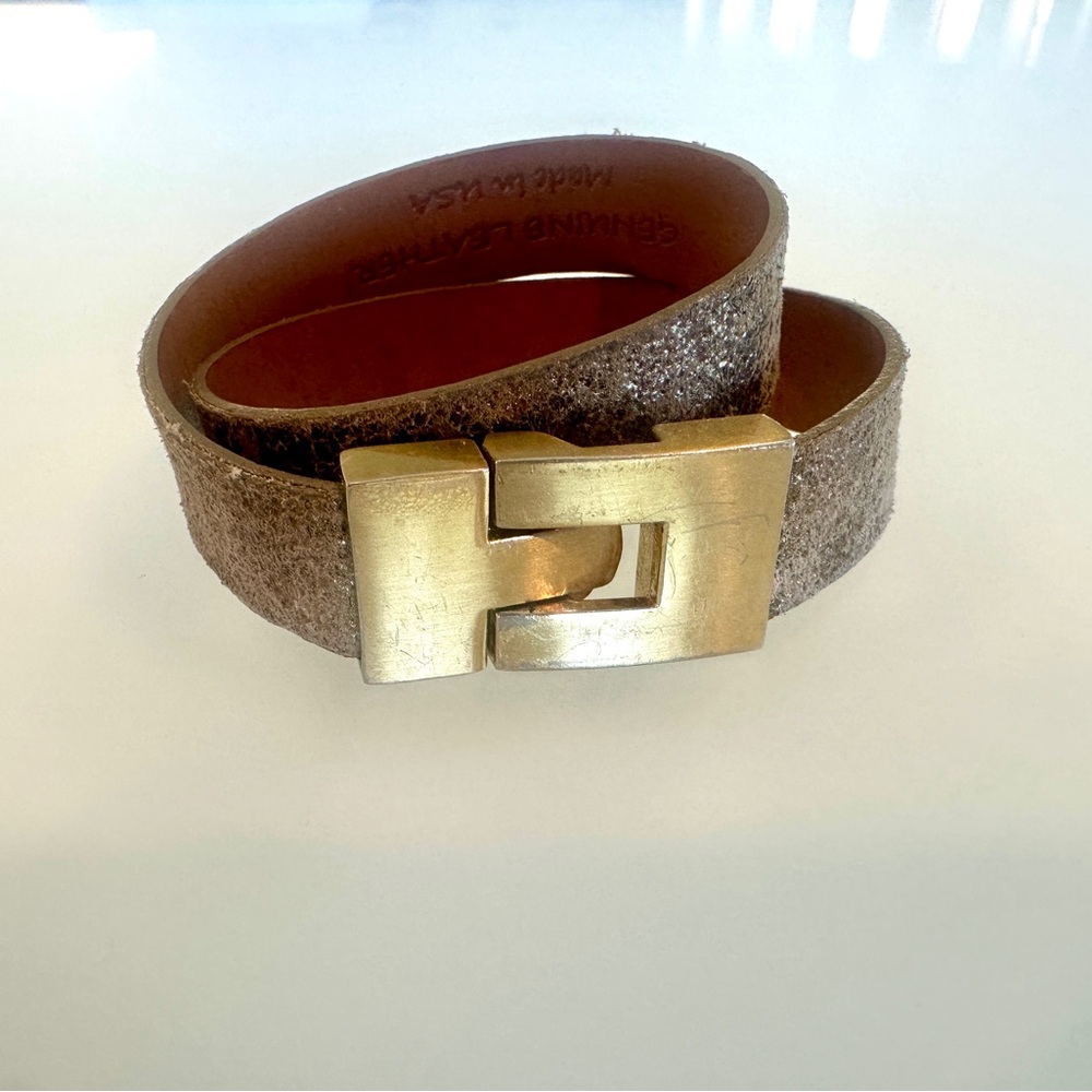 Leighelena Double Jigsaw Bracelet Taupe Leather Distressed Gold Tone - Picture 5 of 10